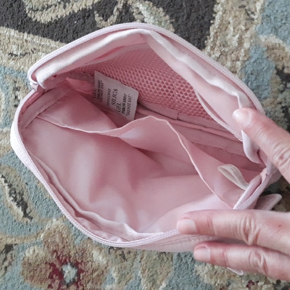 3x*Host Pick*Pink VS cute fanny pack - Picture 10 of 16